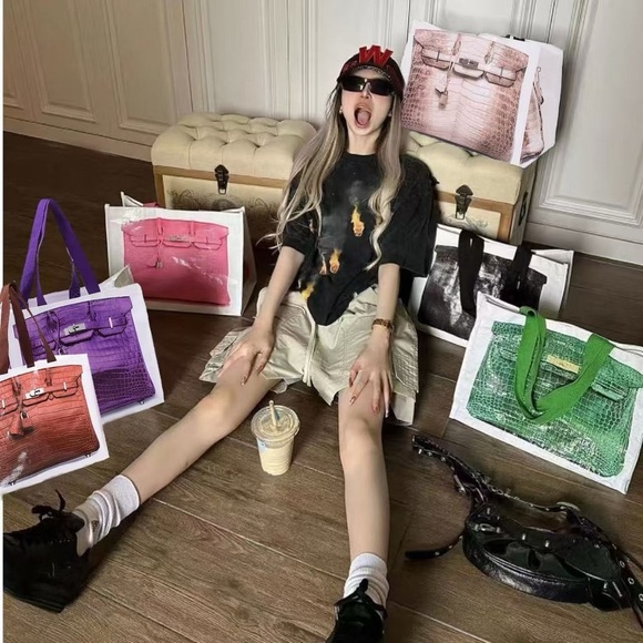 *B*i*r*k*i*n* “Print” Reusable Shopping Tote in Black - Picture 8 of 10